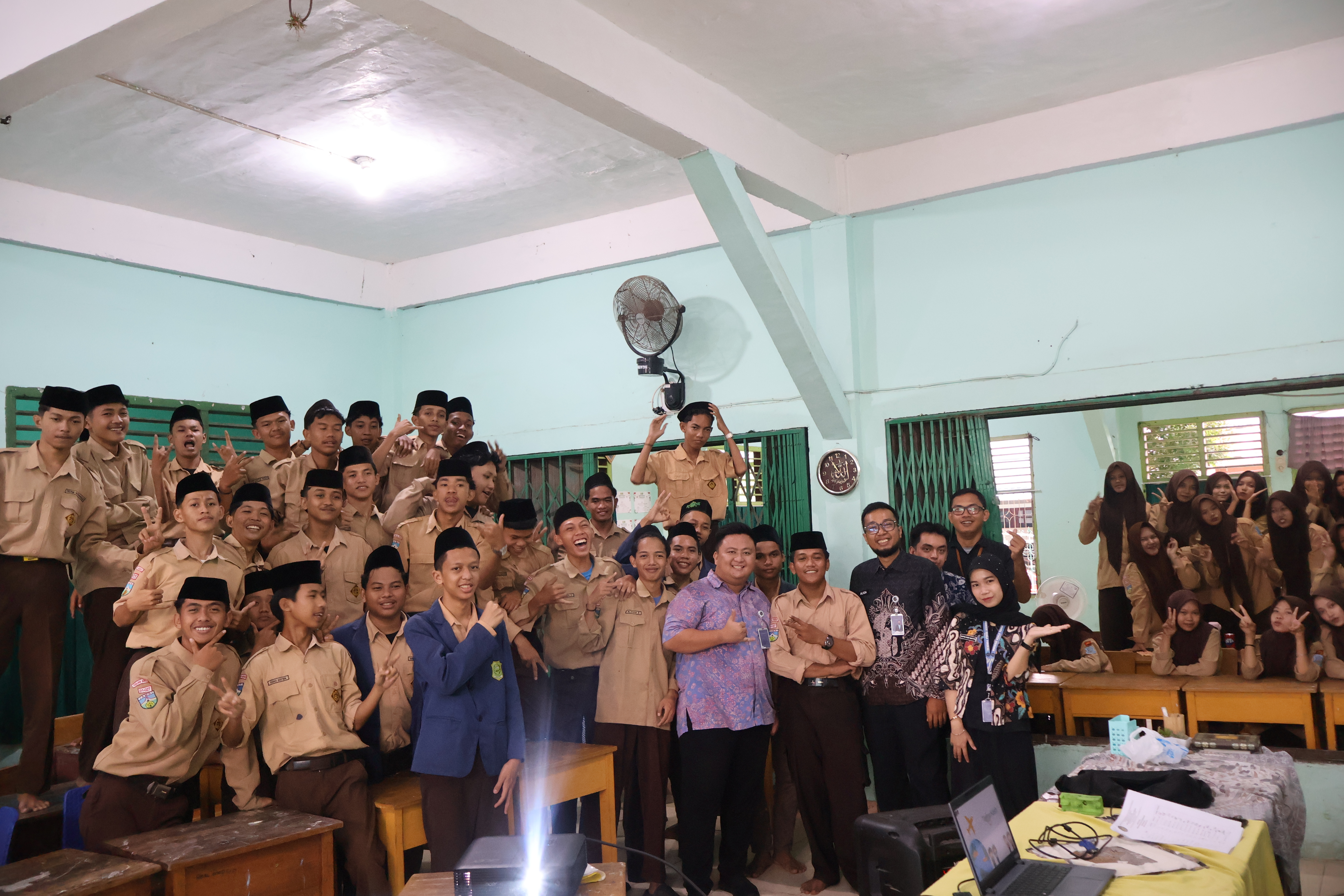 Imigrasi Goes To School, Imigrasi Kuala Tungkal Gelar Sosialisasi Keimigrasian di MA Swasta PHI Tanjung Jabung Barat